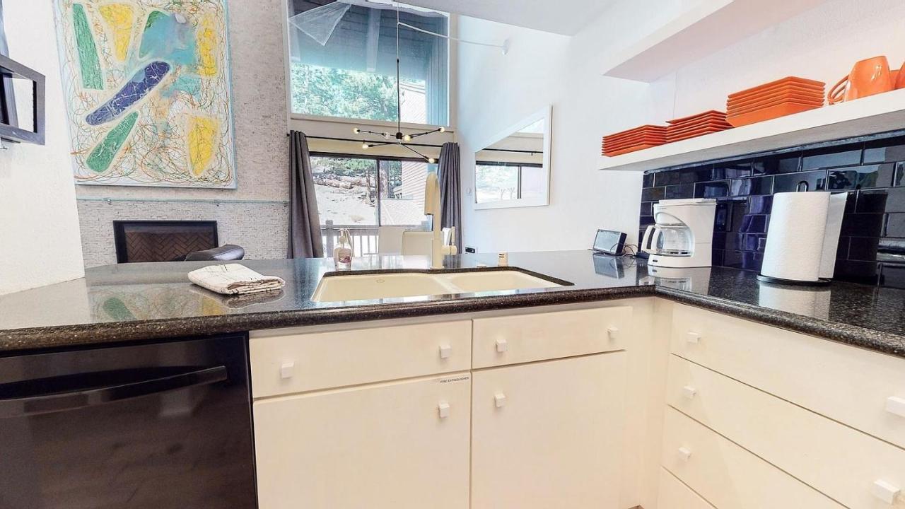 Walk To Canyon Lodge! Back! Modern Space * Mammoth Lakes